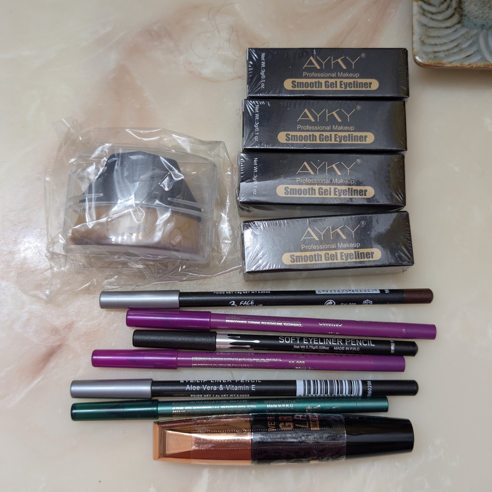 AYKY Smooth Gel  Eyeliner Set - Black, Brown, Purple, Green, One Mascara, Brush